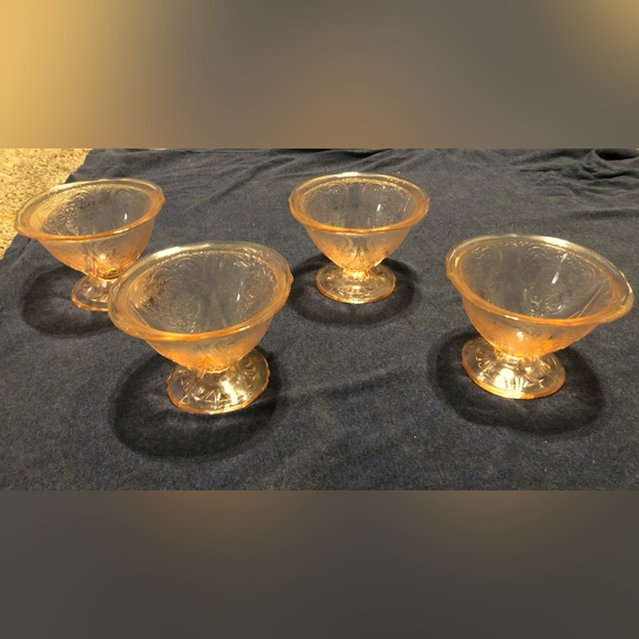 Set of 4 vintage pink depression dessert “sherbet” footed cups - Picture 1 of 3